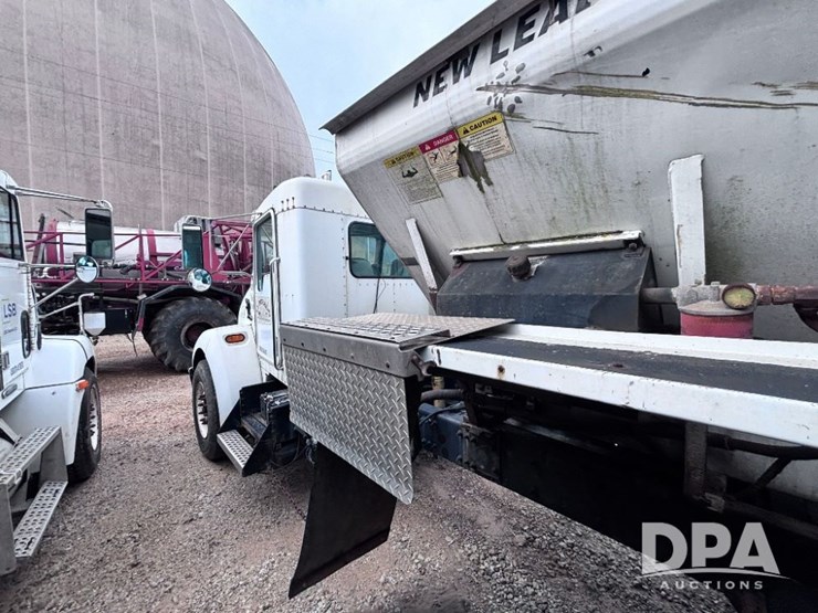 2005-kenworth-t300-image-12