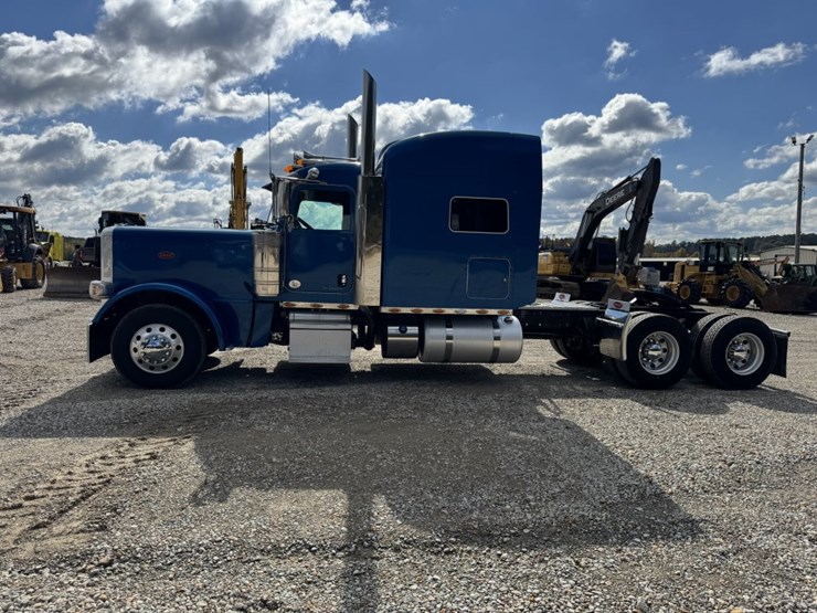 peterbilt-389-image-4