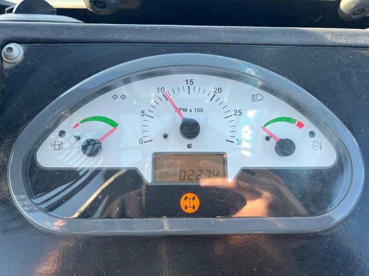 2017-genie-gth844-image-30