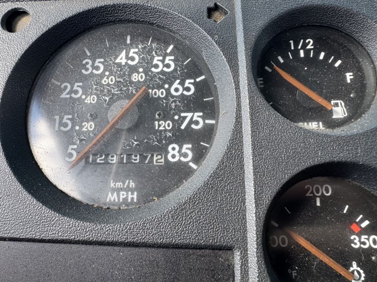 1999-freightliner-fl70-image-7