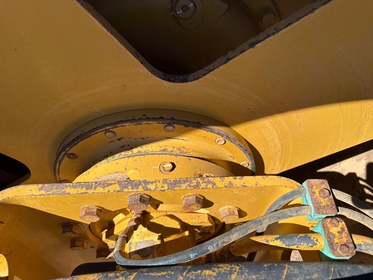 caterpillar-cs-563-image-14