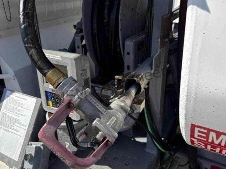 2004-isuzu-npr-image-15