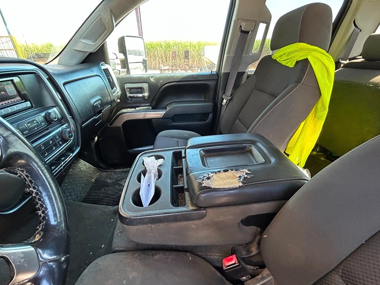 2015-chevrolet-silverado-image-15