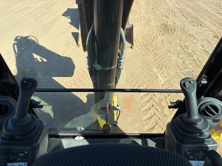 caterpillar-420-image-27