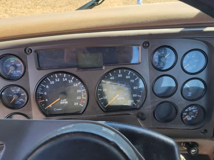 2004-mack-granite-cv713-image-58