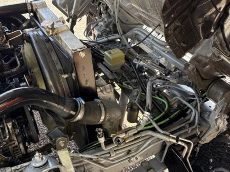 2004-isuzu-npr-image-28