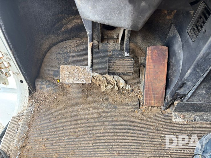 1994-freightliner-fld120-image-81