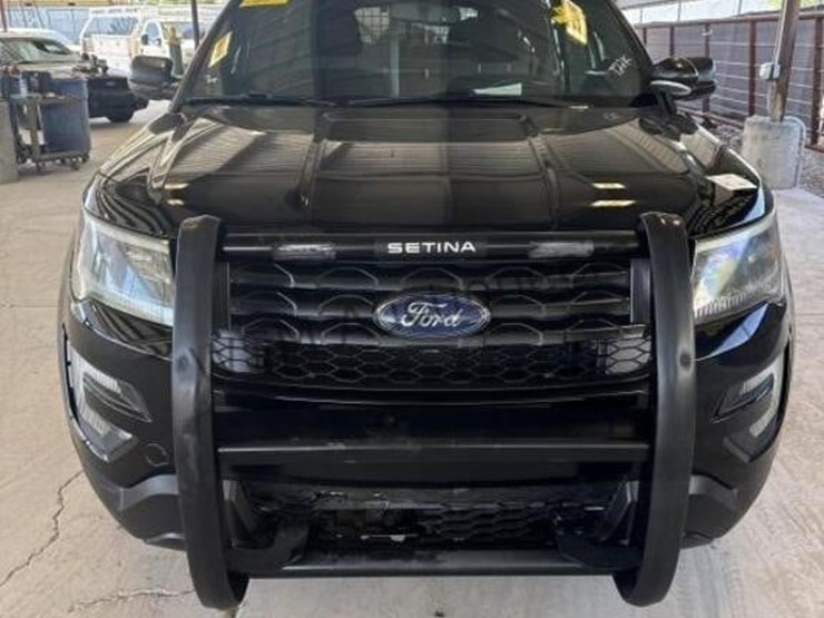 2016-ford-explorer-image-3