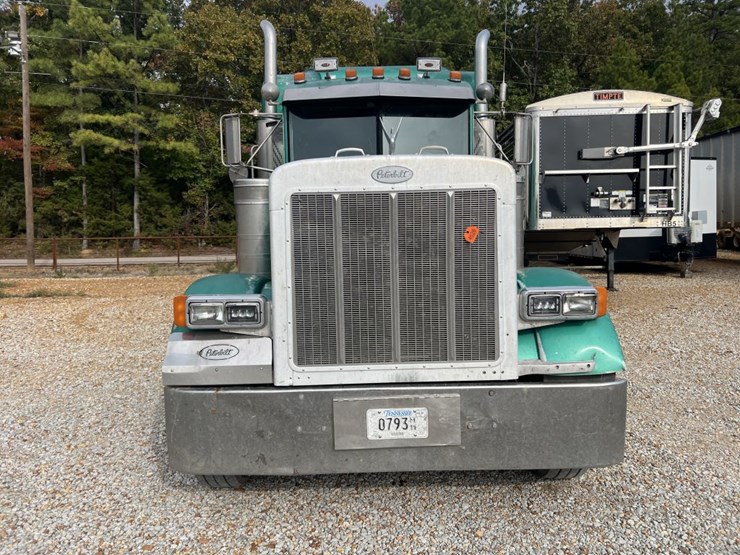 2000-peterbilt-379-image-2