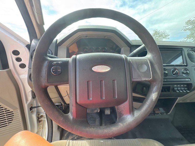 2010-ford-f550-xl-image-28