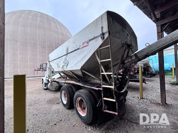 2003-volvo-10-image-15