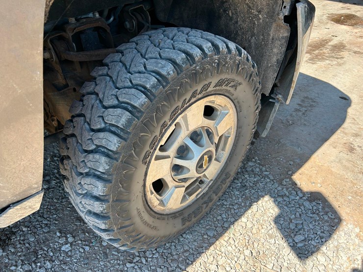 2015-chevrolet-silverado-image-48