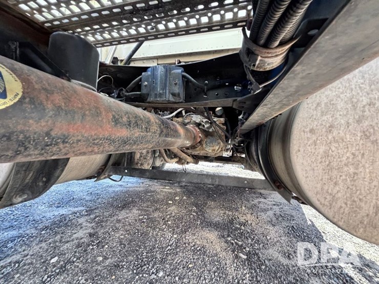 2003-volvo-10-image-54