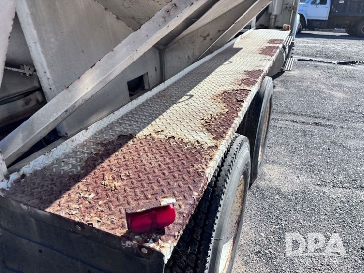 2003-volvo-10-image-47