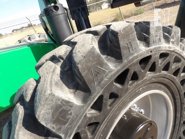 2017-sky-trak-10042-image-12