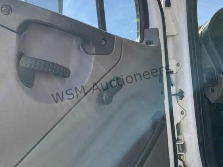 2011-freightliner-m2-digger-derrick-image-37