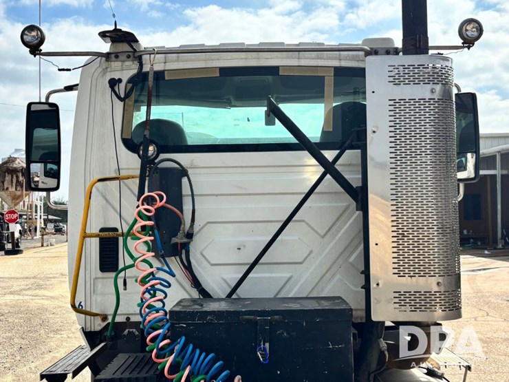 2010-international-prostar-image-36