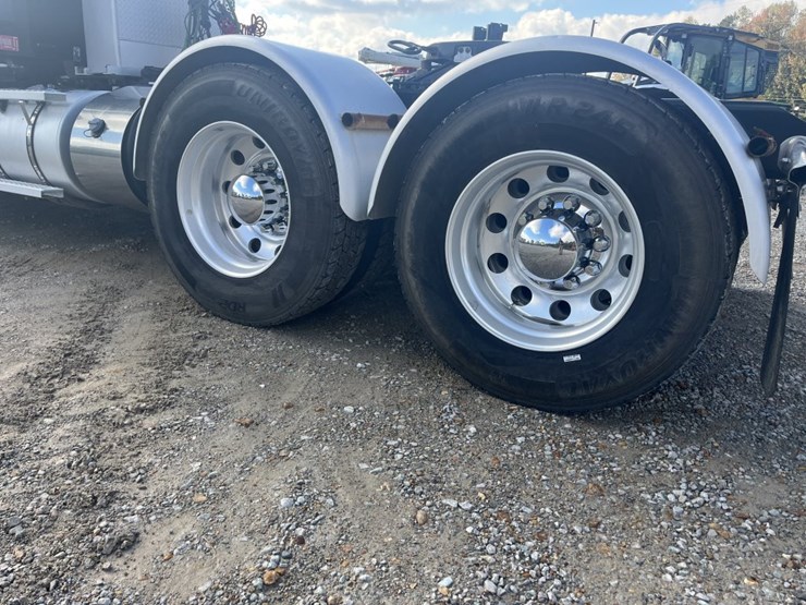 2021-kenworth-w990-image-15