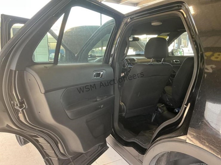 2017-ford-explorer-image-23