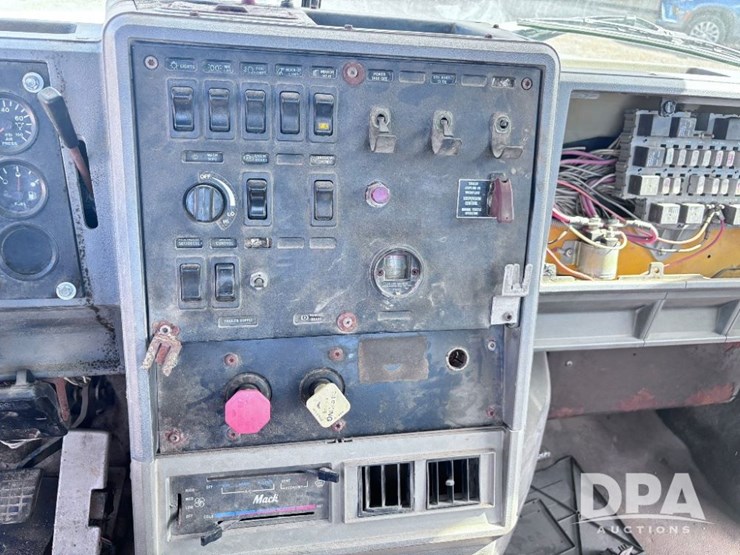 1993-mack-ch613-image-90