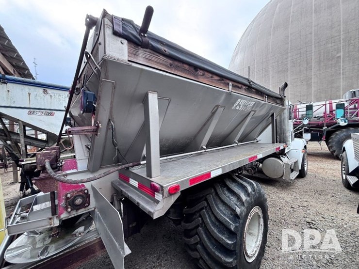 2001-freightliner-fld112-image-8