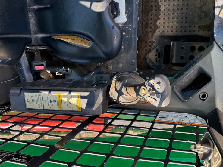 2017-bobcat-t740-image-26