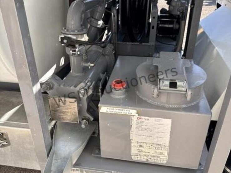 2004-isuzu-npr-image-7