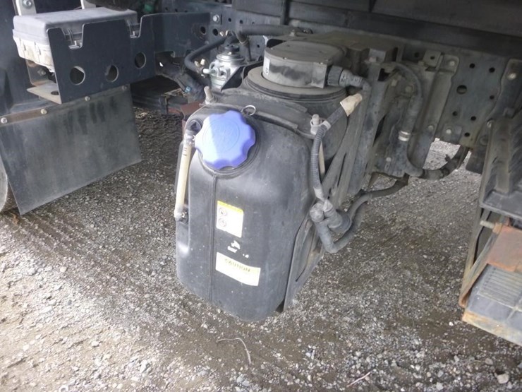 2018-isuzu-nrr-image-8