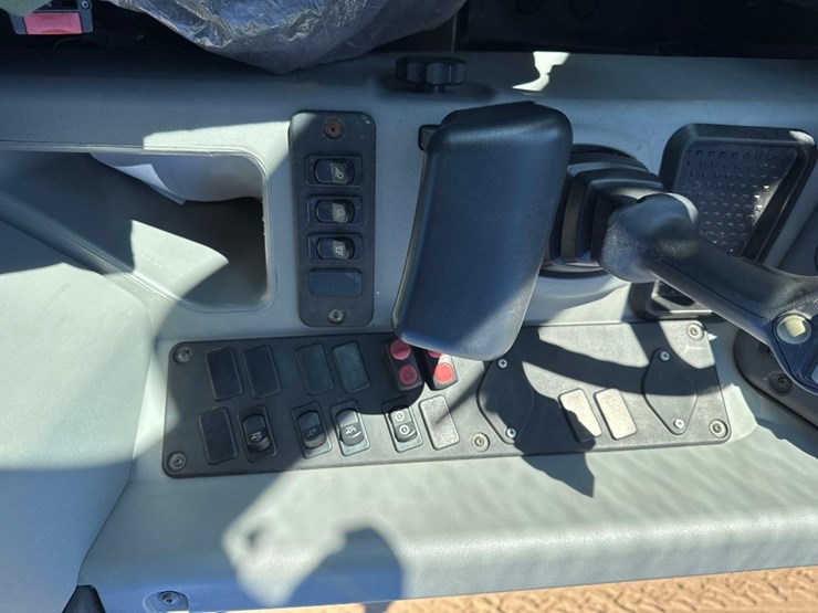 new-holland-w80c-image-16