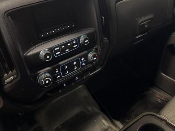 2015-chevrolet-silverado-2500hd-image-21