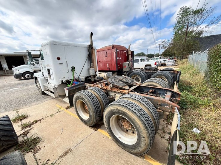 1994-freightliner-fld120-image-11