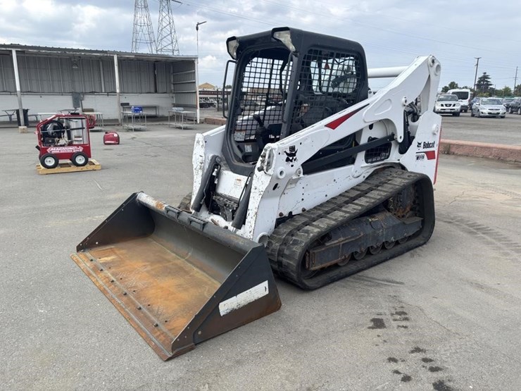 2019-bobcat-t740-image-1