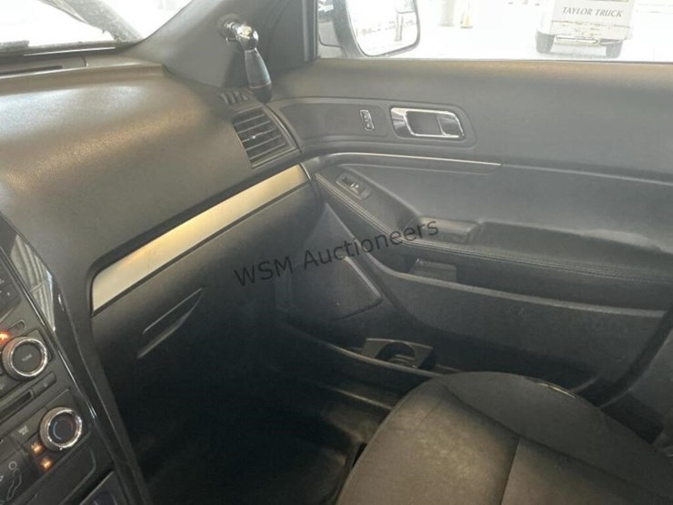 2017-ford-explorer-image-17