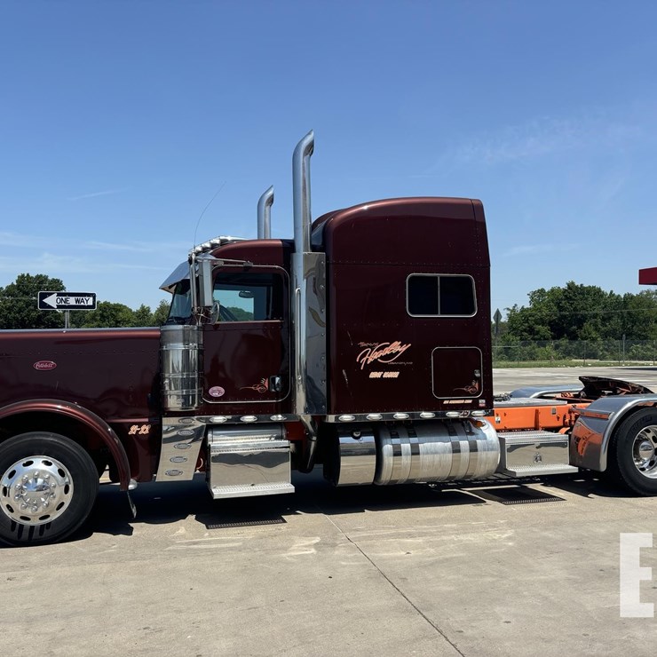 2022 PETERBILT 389