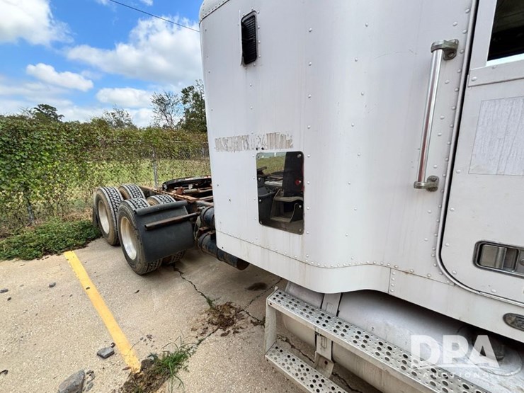 1994-freightliner-fld120-image-6
