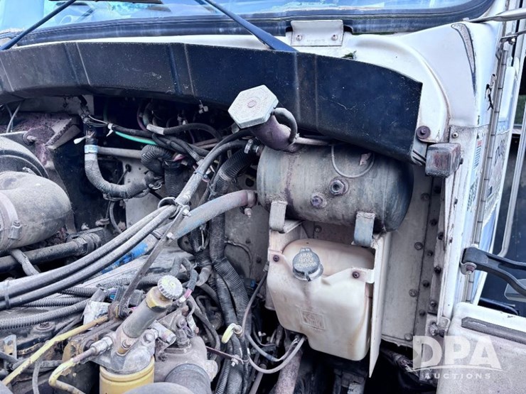 2005-kenworth-t300-image-50