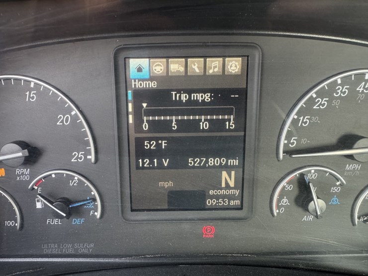 2018-freightliner-cascadia-126-image-8