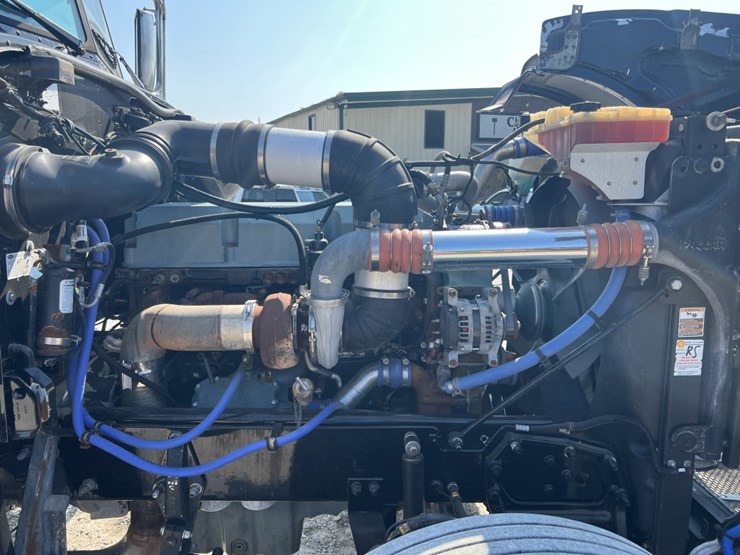 2015-peterbilt-389-image-12