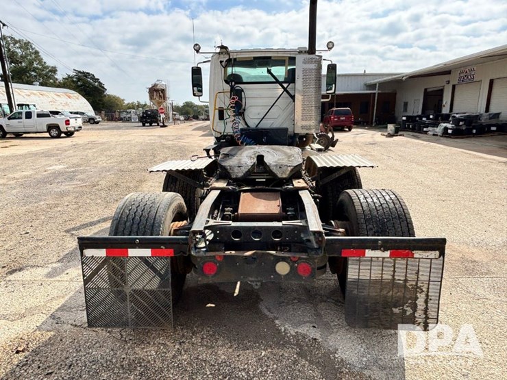 2010-international-prostar-image-12