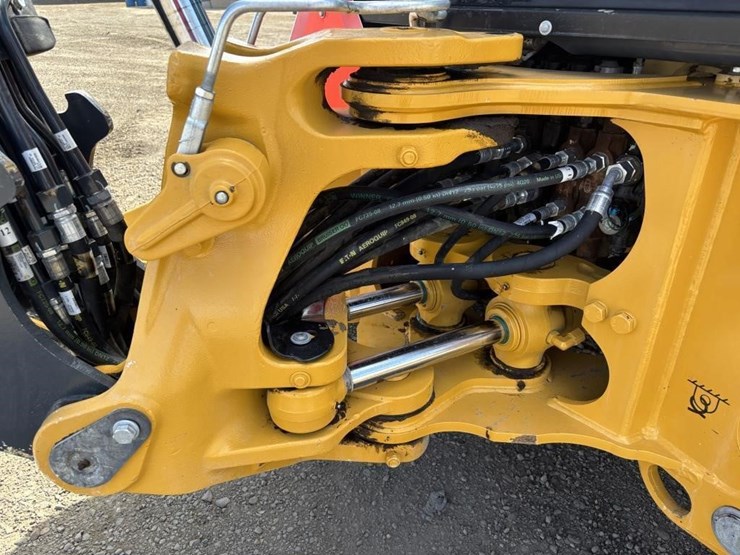 2020-deere-310l-ep-image-24