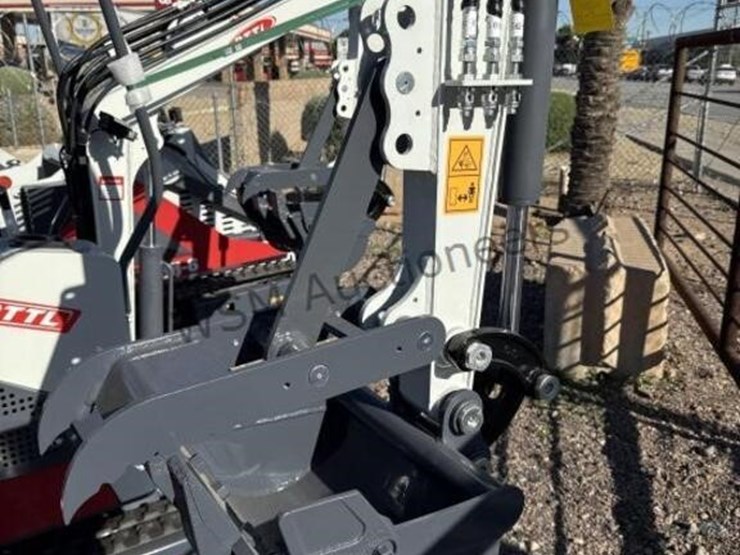 2025-battler-et15h-6-mini-excavator-image-5