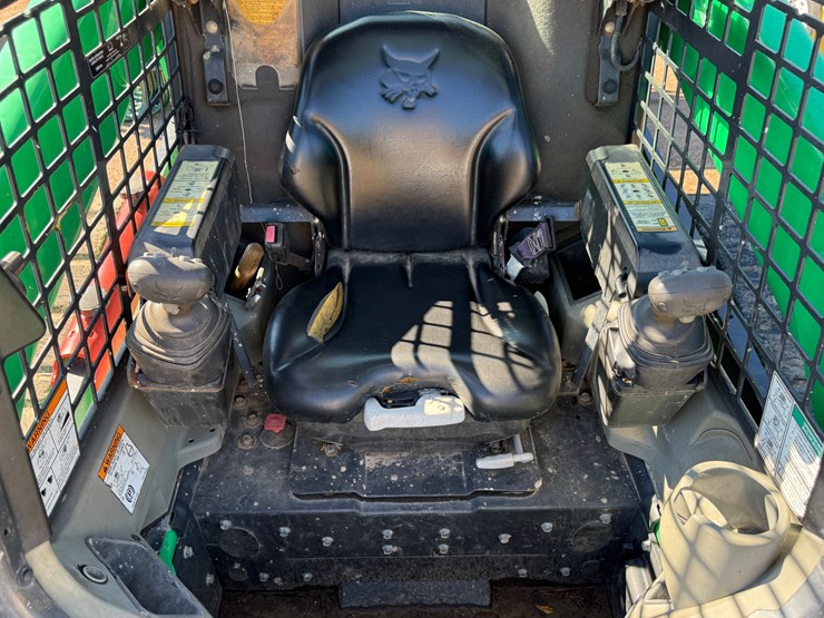 2017-bobcat-t740-image-24