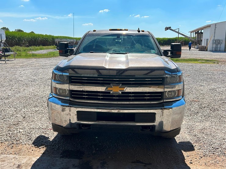 2015-chevrolet-silverado-image-2