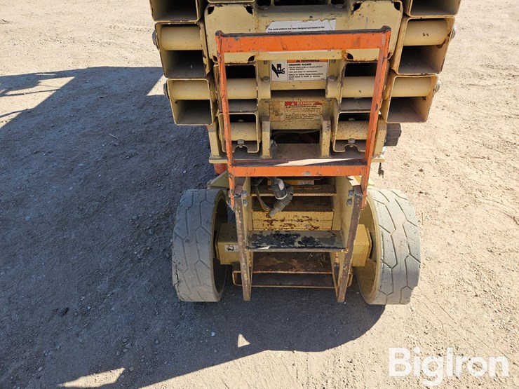 2004-jlg-2630es-image-17