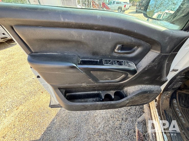 2018-nissan-titan-image-75