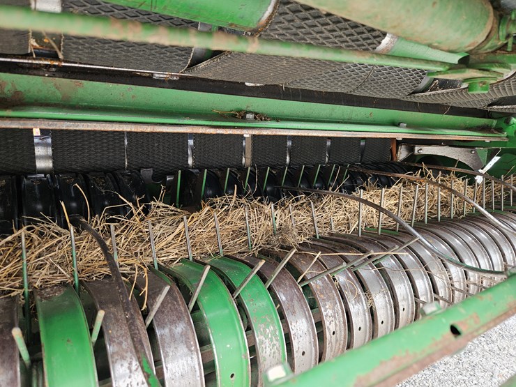 2001-john-deere-567-image-4