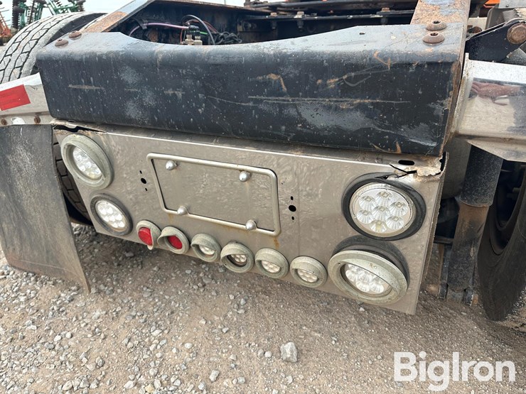 2009-peterbilt-389-image-11