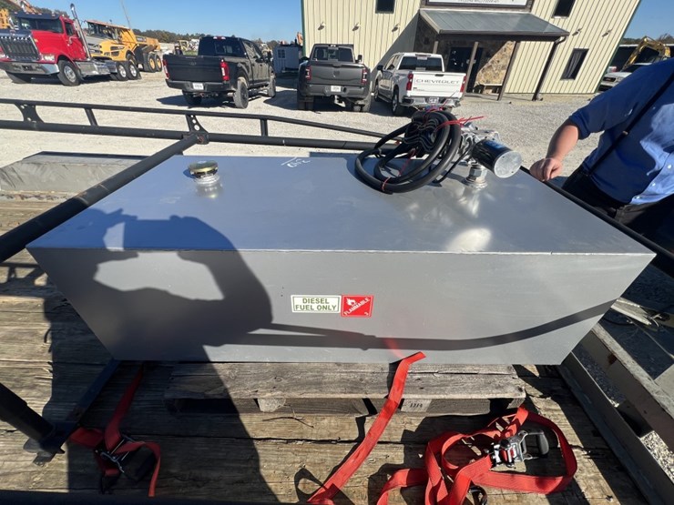 #4630-•-new-100-gallon-fuel-tank-image-1