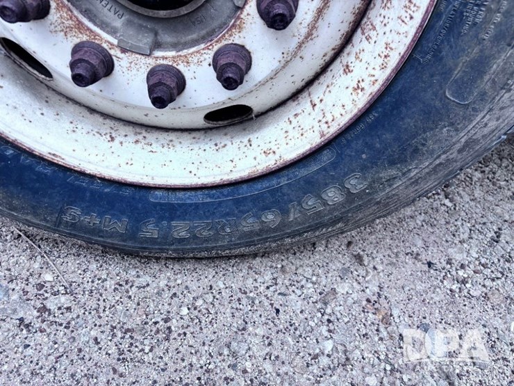 2005-kenworth-t300-image-19