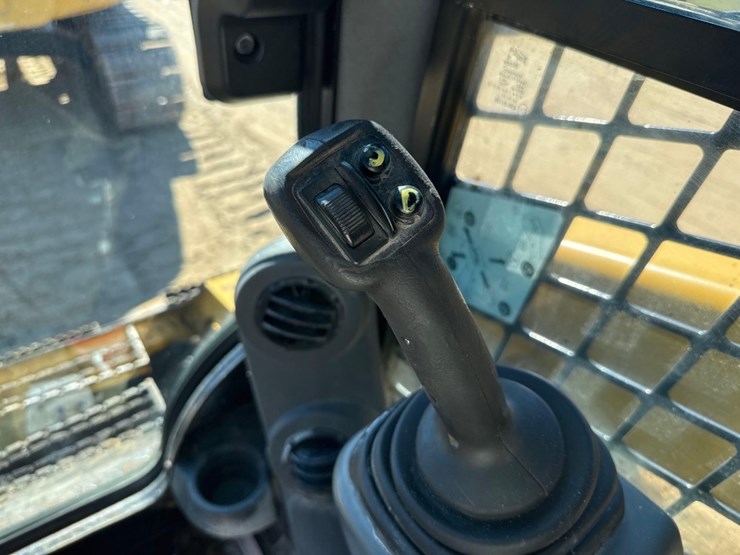 caterpillar-272d2-xhp-image-29